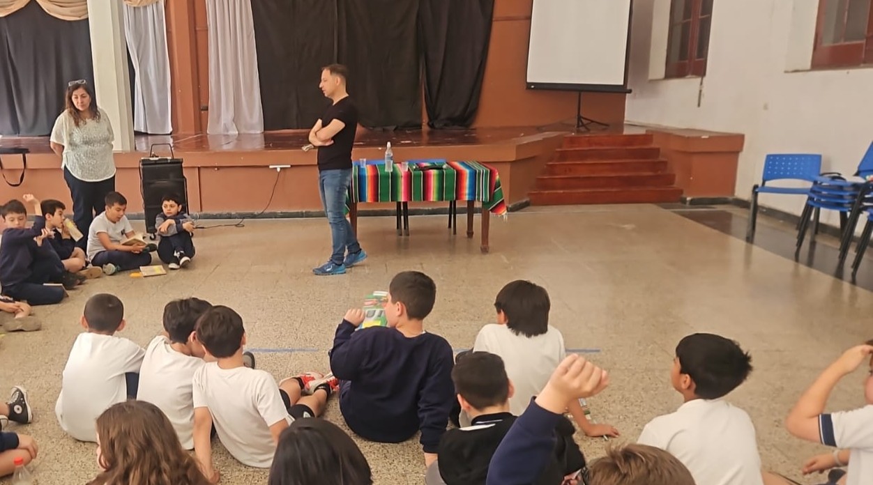 Un encuentro que encendió lecturas y se iluminó con ideas en el Colegio Pío  X